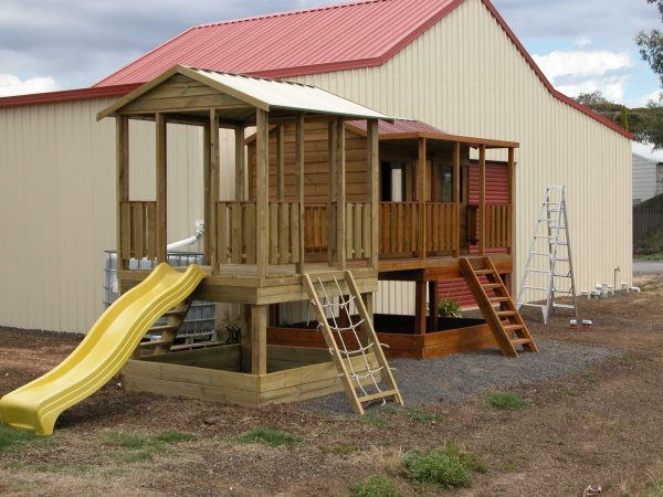 Elevated Cubby and Fort with Slide and climbing net