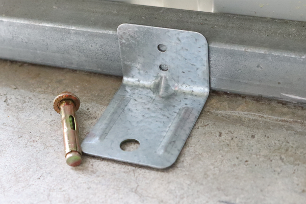 Concrete Fixing Bracket with Dynabolt